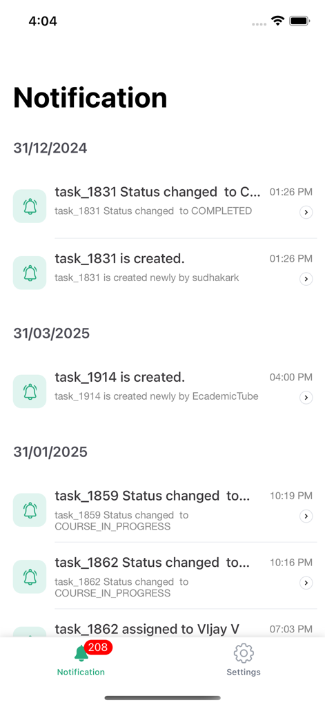 Pantalla de notificaciones de la aplicación EcademicTube mostrando actualizaciones del estado de las tareas en tiempo real y seguimiento del progreso académico