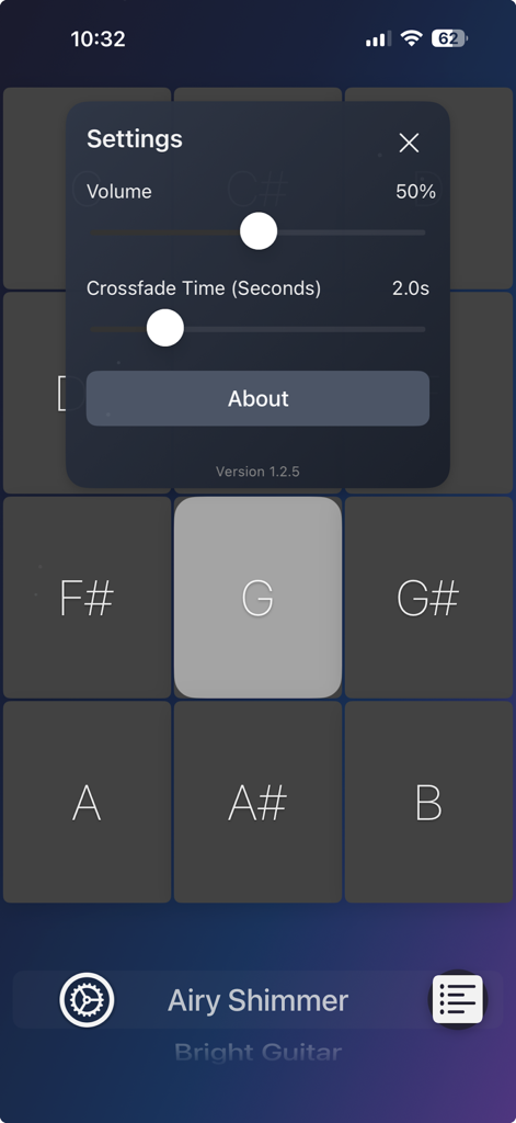 Worship Pads: Ambient Loops - Menu de configurações do aplicativo Worship Pads mostrando controles de volume e tempo de crossfade sobre uma grade de tonalidades musicais