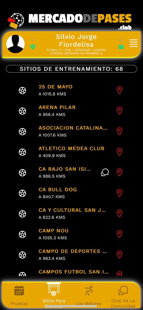 Interface do aplicativo Mercado de Pases mostrando uma lista de locais de treinamento de futebol com distâncias