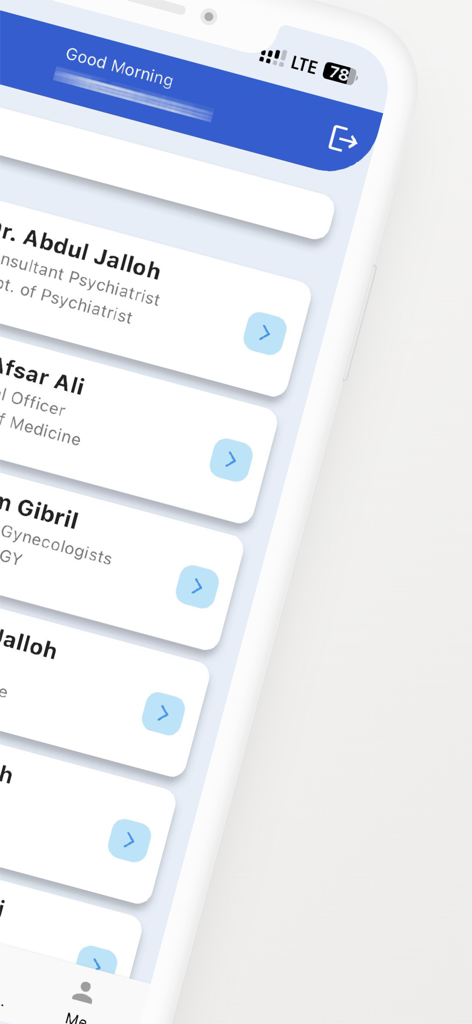 Uma tela móvel mostrando uma lista de médicos com suas especialidades e links de perfil no aplicativo CMH Health Assist.