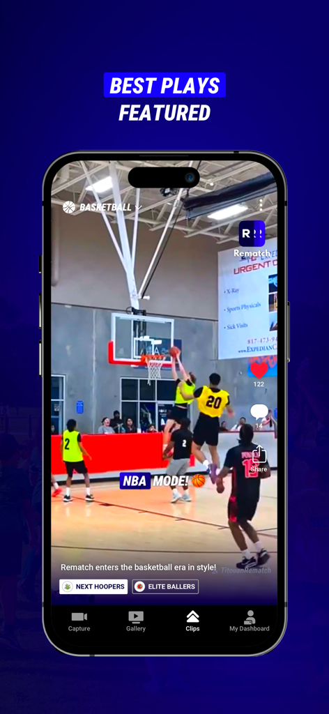 Pantalla de smartphone que muestra un momento destacado de baloncesto destacado en la aplicación Rematch