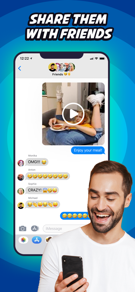 MegaLOL: Funny Videos & Memes - Un hombre riendo mientras comparte un vídeo de meme divertido en un chat grupal a través de la aplicación MegaLOL.
