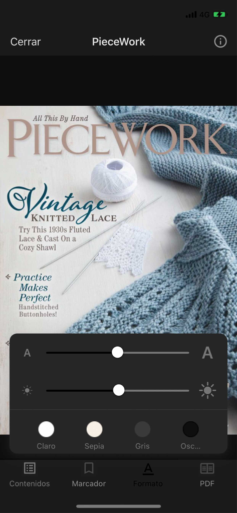 PieceWork Magazine - Interface digital do aplicativo PieceWork Magazine mostrando configurações de leitura para tamanho de texto e cor de fundo sobre um artigo de tricô vintage.