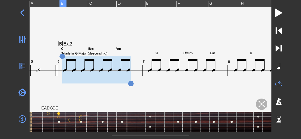 Interface de l'application mobile Guitar Pro montrant une partition musicale avec des labels d'accords et un manche de guitare virtuel pour l'entraînement.