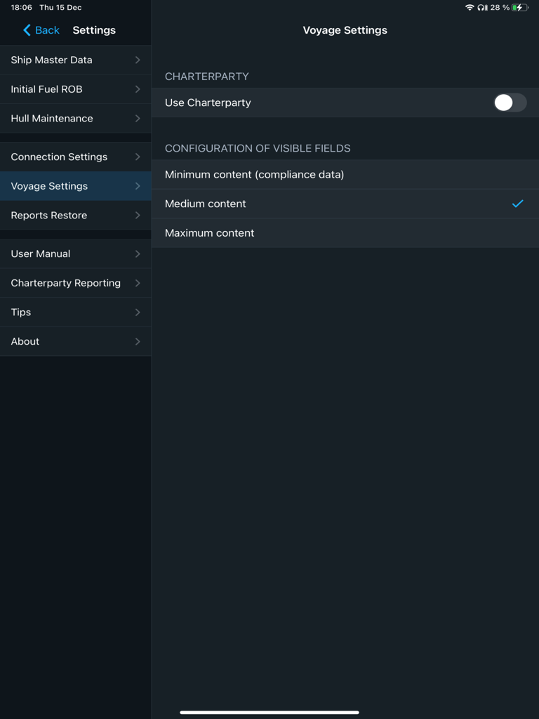 Ein Screenshot des Menüs Voyage Settings in der Wärtsilä SmartLog App, das Optionen für Charterparty-Berichte und Sichtbarkeitskonfigurationen für Felder anzeigt.