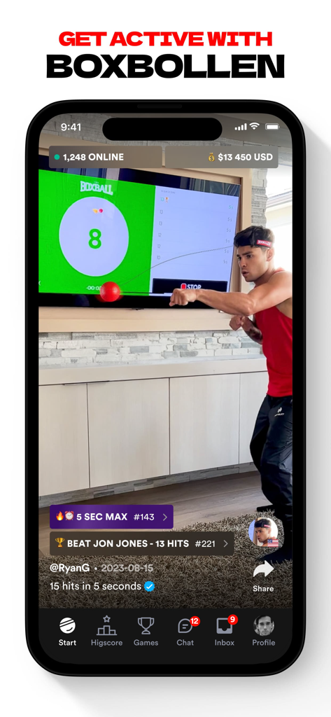 Un usuario jugando Boxbollen en una sala de estar con la aplicación conectada a un televisor y mostrando una tabla de clasificación de rendimiento