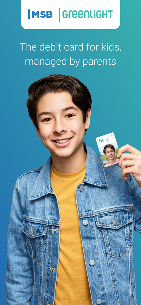 Adolescente che tiene in mano una carta di debito personalizzata Greenlight per bambini