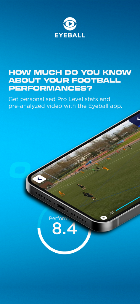 Eyeball Football - Un smartphone mostrando un vídeo de partido de fútbol y una calificación de rendimiento del jugador de 8.4 en la aplicación Eyeball Football.