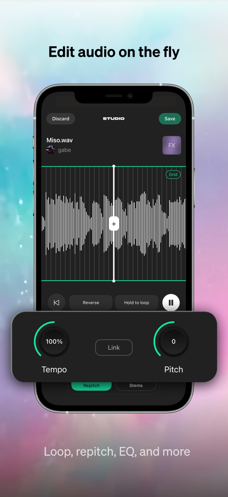 Baton - Unreleased Music - Baton 앱 오디오 편집 스튜디오를 보여주는 휴대폰 화면으로 파형 및 템포 및 피치 컨트롤이 있습니다
