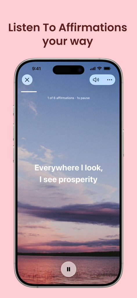 iPhone-Bildschirm, der eine positive Affirmation über Wohlstand vor einem friedlichen Sonnenuntergangshintergrund in der Gratitude-App zeigt.
