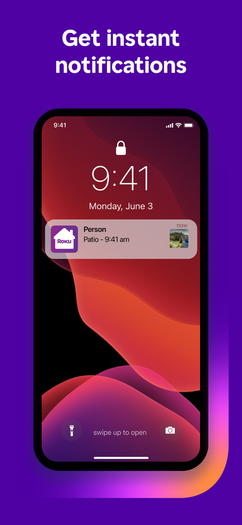 Pantalla de bloqueo del iPhone mostrando una notificación de detección de persona de Roku Smart Home para el patio.