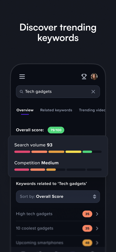 Interface de l'application mobile vidIQ affichant des métriques de recherche de mots-clés pour des gadgets technologiques, y compris le volume de recherche et le score de concurrence