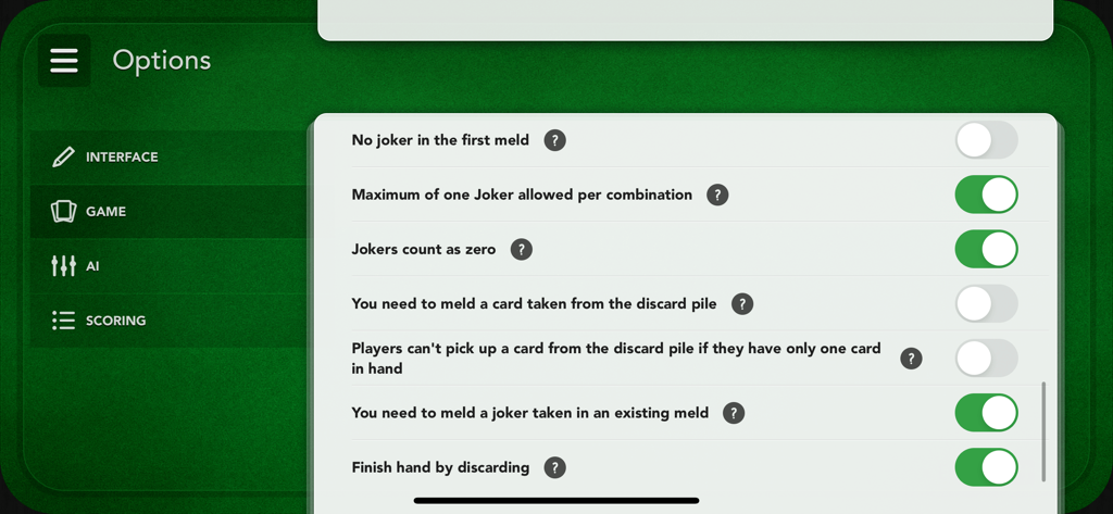 Menú de opciones del juego Rummy Plus mostrando configuraciones de reglas personalizables para cartas y comodines