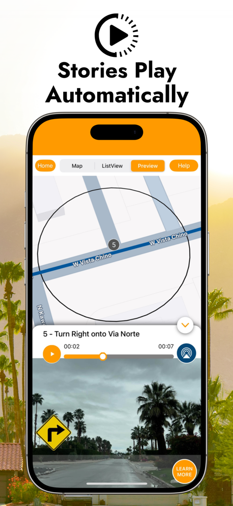 지도와 자동 오디오 스토리 기능이 강조된 팜스프링스 오디오 투어 가이드 앱이 표시된 스마트폰.