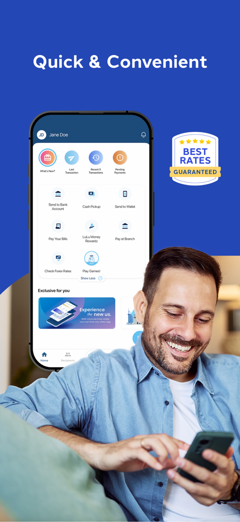 Un hombre sonriendo mientras usa la aplicación Lulu Money para realizar transferencias de dinero internacionales rápidas y cómodas.