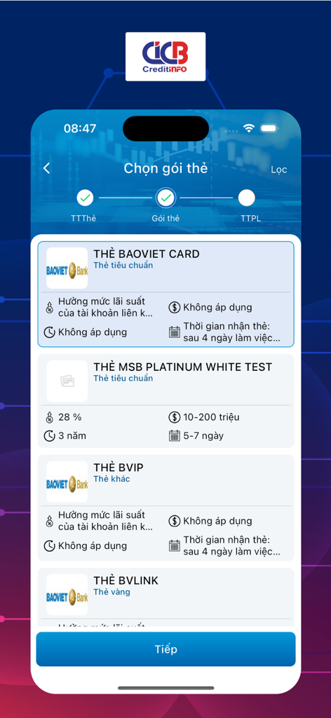 iCICアプリインターフェース。ユーザー選択のために、さまざまなベトナムの銀行からのさまざまなクレジットカードパッケージを表示しています。