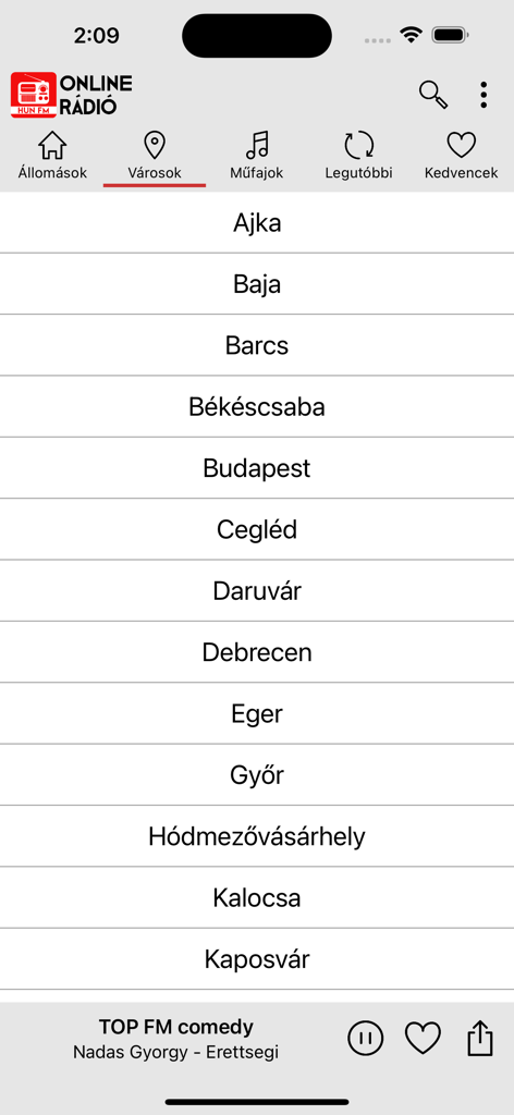 Online Rádió - Captura de tela do aplicativo Rádio Online mostrando uma lista de cidades húngaras como Budapeste e Debrecen para filtrar estações de rádio.