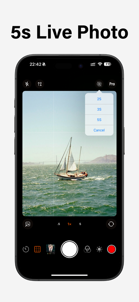 Vibe Cam - Moments Never Fade - 橋の近くの船の美しい写真の上に、5秒のライブフォト選択メニューが表示されたiPhoneのVibe Camアプリインターフェイス。