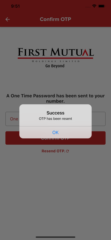 Pantalla de la aplicación First Mutual Holdings mostrando un mensaje de éxito para reenviar una contraseña de un solo uso en la página de confirmación OTP.