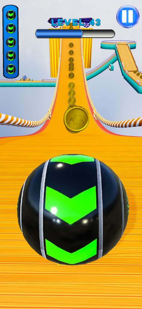 Going Balls - Rollance Game 3D - Una bola 3D negra con chevrones verdes rodando en una pista naranja para recoger monedas de oro en el Nivel 43.