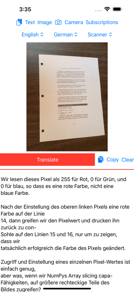 Tradutor de Câmera aplicativo digitalizando e traduzindo um documento impresso de inglês para alemão