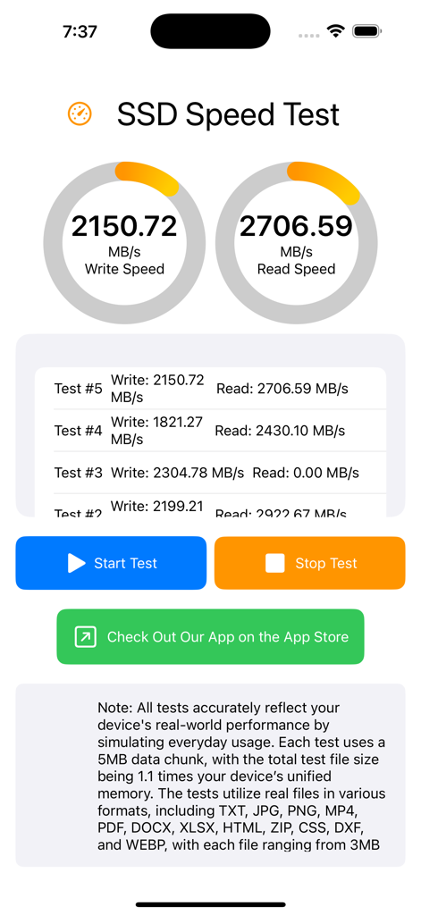SSD Performance Test - Tela de smartphone exibindo resultados de teste de velocidade de leitura e gravação de SSD com métricas de desempenho.
