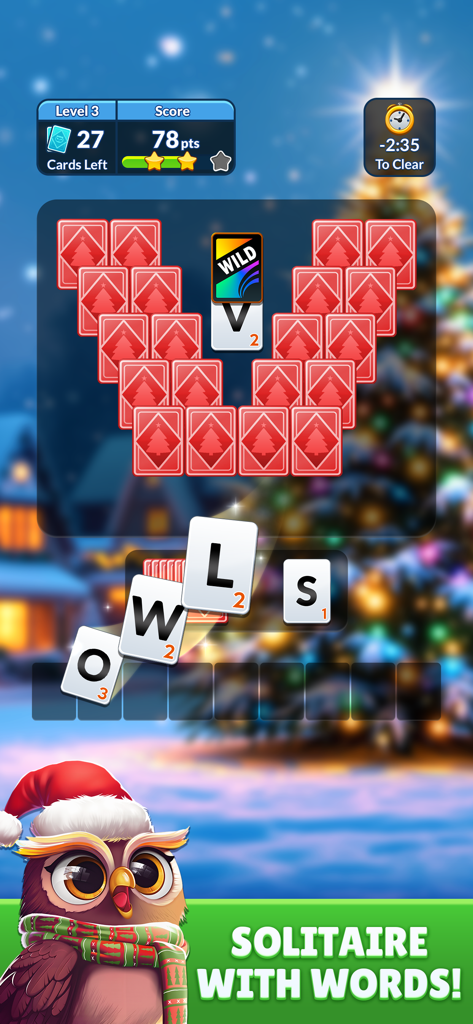 Wordscapes Solitaire Word Game - Wordscapes Solitaireの冬をテーマにしたレベル。カードベースの単語パズルと、サンタ帽をかぶったかわいいフクロウのマスコットが表示されています。