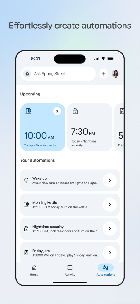 スマートフォンの画面に、Google Homeアプリのスマートホーム自動化とスケジュールされたルーティンが表示されている。