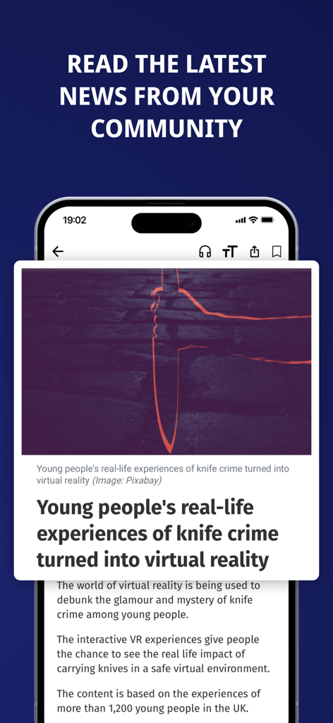 Reading Chronicle - Pantalla móvil que muestra la interfaz de la aplicación Reading Chronicle con un artículo de noticias de la comunidad local sobre experiencias juveniles y realidad virtual.