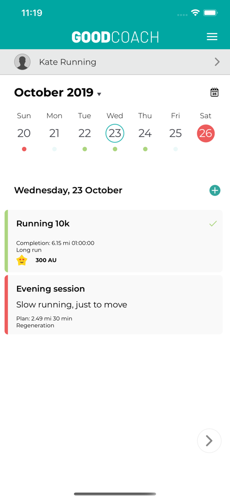 Un horario de entrenamiento diario en la aplicación Good Coach que muestra una carrera larga de 10 km y una sesión de regeneración por la noche.