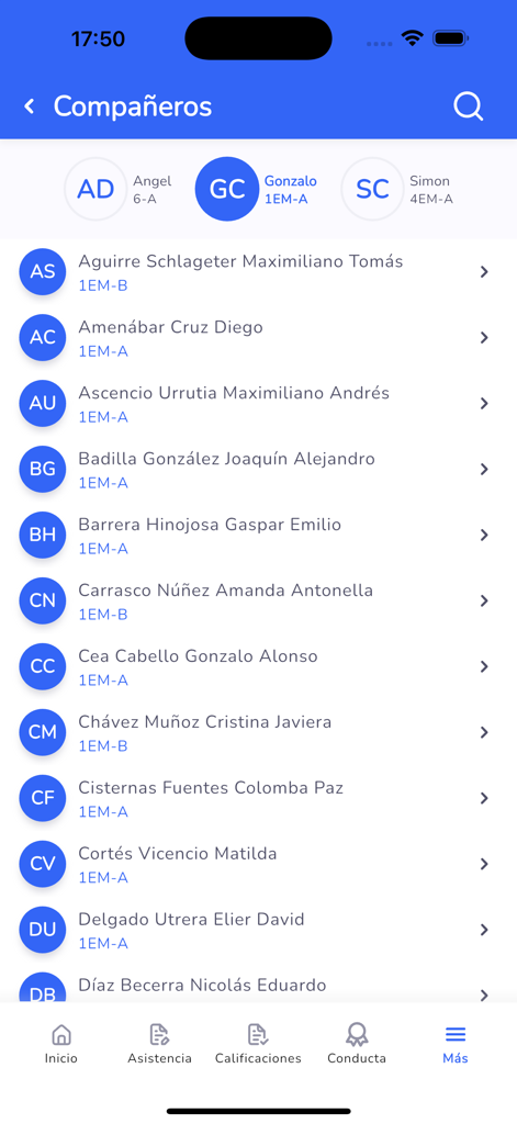 SchoolNet - Directorio de compañeros de clase de la aplicación SchoolNet que muestra una lista de estudiantes con nombres y niveles de grado