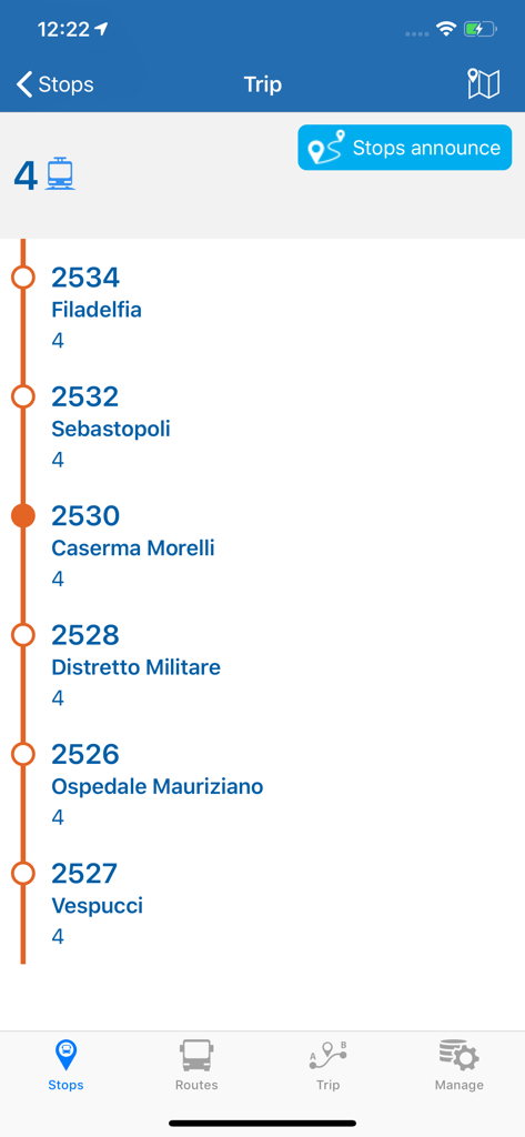 Interfaccia dell'app Bus Torino che visualizza un elenco di fermate per la linea di trasporto pubblico 4 e un pulsante per attivare gli annunci vocali.