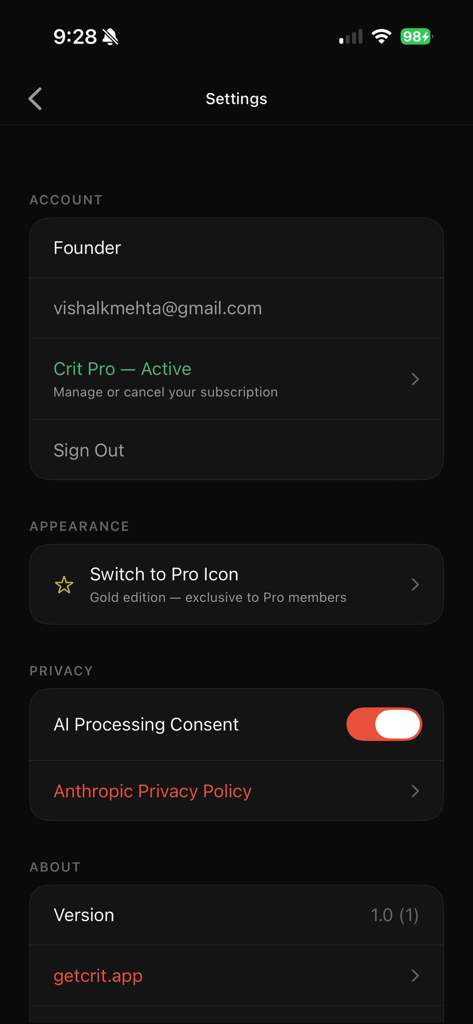 Crit: AI Design Advisor - A interface de configurações do aplicativo Crit AI Design Advisor mostrando detalhes da conta e configurações de privacidade.