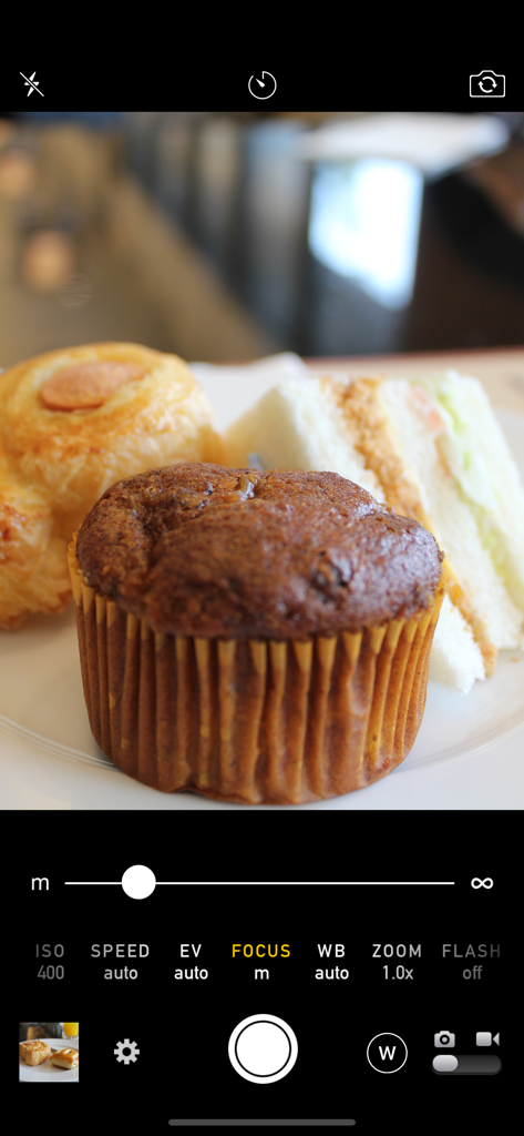 Manual Camera 4 - Manual Camera 4 app interface showing manual focus control on a close up photo of a muffin