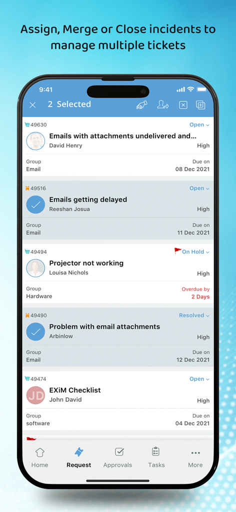 ServiceDesk Plus Cloudモバイルアプリのチケット管理画面。