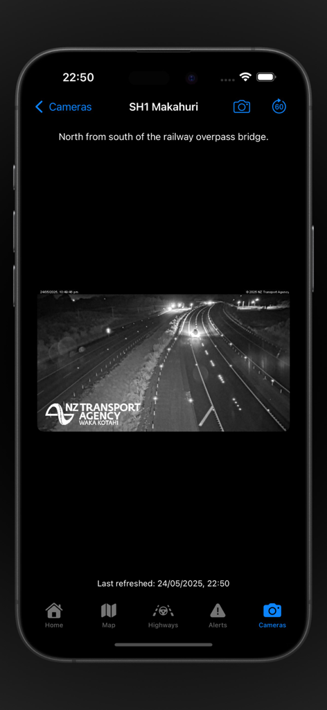 New Zealand Road Conditions - Una imagen de cámara nocturna en tiempo real de la State Highway 1 desde la aplicación New Zealand Road Conditions.