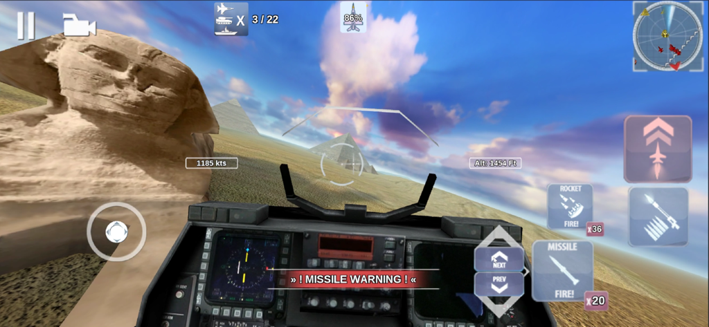 Vista do cockpit de um caça passando pela Grande Esfinge e as pirâmides no FoxOne Special Missions Plus