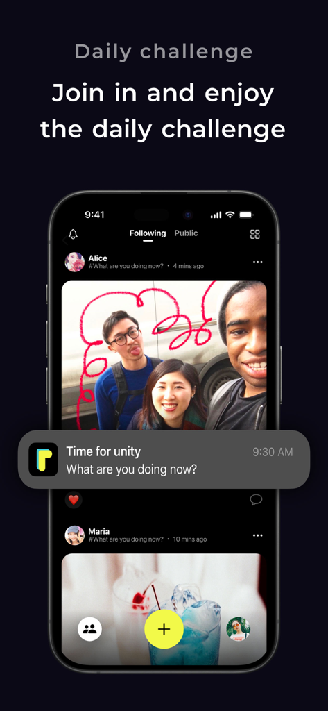 TapNow. Friends on homescreen. - Tela do aplicativo TapNow exibindo uma notificação de desafio fotográfico diário e fotos de amigos compartilhadas