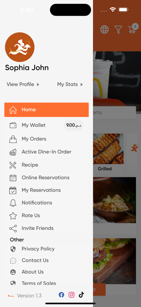 Seitenmenü der Iladary Food-Delivery-App mit Benutzerprofil und Navigationslinks.
