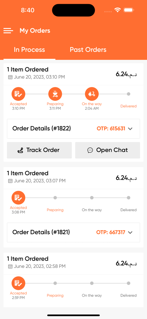 Iladary App-Oberfläche, die den Status einer aktiven Essensbestellung und den Fortschritt der Lieferverfolgung anzeigt.