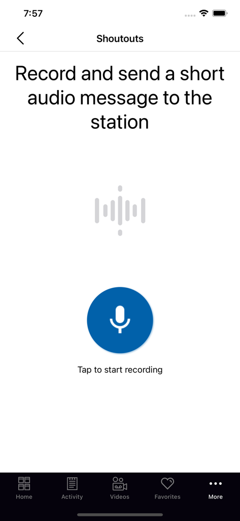 Interface de gravação de shoutouts no aplicativo Music Radio 97.1 FM mostrando um botão de microfone para gravar mensagens de áudio para a estação.