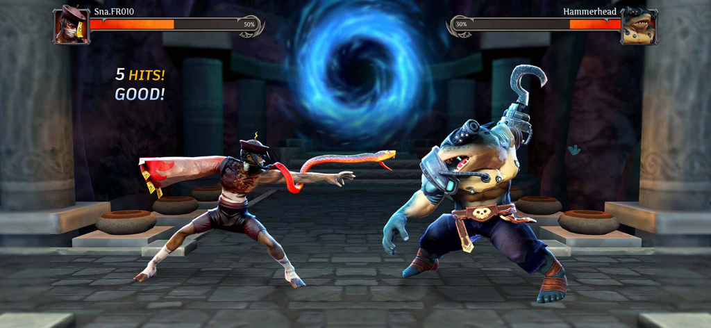 Legend Fighter: Mortal Battle - Una escena de combate 3D en Legend Fighter Mortal Battle mostrando a dos luchadores batallando frente a un portal azul.