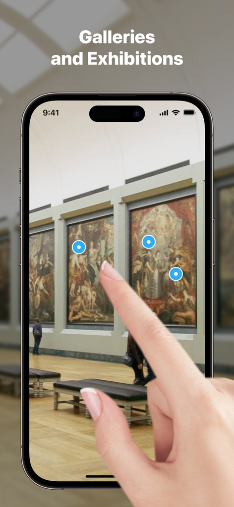ThingLink AR Viewer - Un smartphone usando la aplicación ThingLink AR Viewer para mostrar puntos de interés interactivos sobre pinturas en una galería de arte