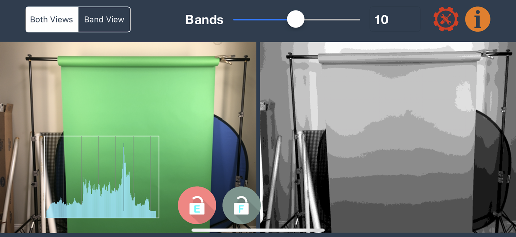 Perfect Green Screen - グリーンバック照明と、アプリのグレーバンド輝度分析の並べて表示。