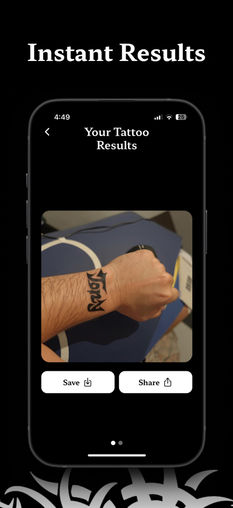 Una maqueta realista de tatuaje con IA de un diseño de caligrafía en una muñeca en la pantalla de resultados de la aplicación Tattoo TryOn.