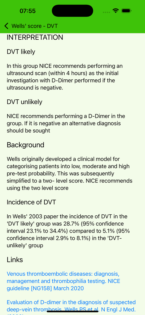Captura de pantalla de una aplicación médica que muestra la interpretación y los antecedentes de la puntuación de Wells para TVP con recomendaciones clínicas