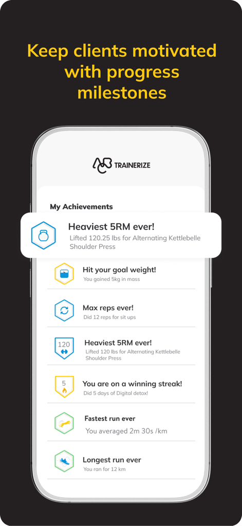 Fitness App (ABC Trainerize) - Bildschirm der mobilen App, der verschiedene Fitnessmeilensteine und Errungenschaften wie das höchste Gewichtheben und das Erreichen des Zielgewichts zeigt