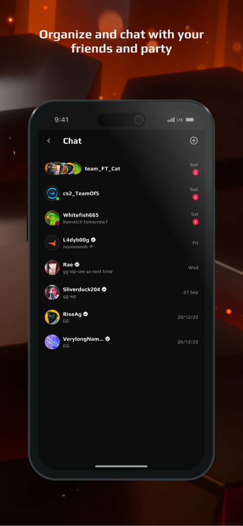 Interface de chat de l'application FACEIT montrant les messages d'amis et de groupes de jeu