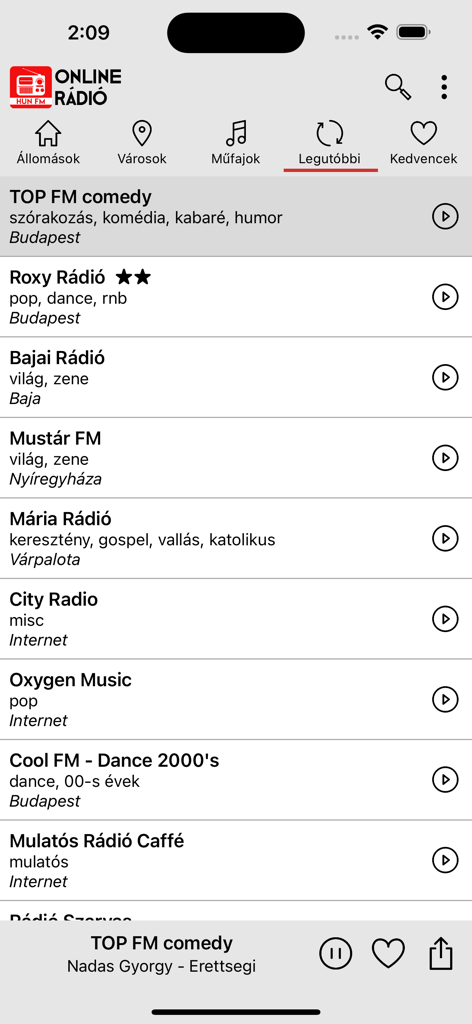 Online Rádió - Interface do aplicativo Rádio Online mostrando uma lista de estações de rádio húngaras tocadas recentemente como TOP FM comedy e Roxy Radio.