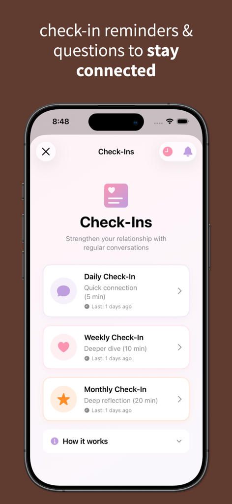 lovelee couples: love note app - Interface do aplicativo Lovelee mostrando opções de check-in diário, semanal e mensal para casais